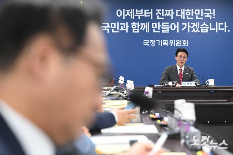 김민석 국무총리, 국정기획위원회 방문