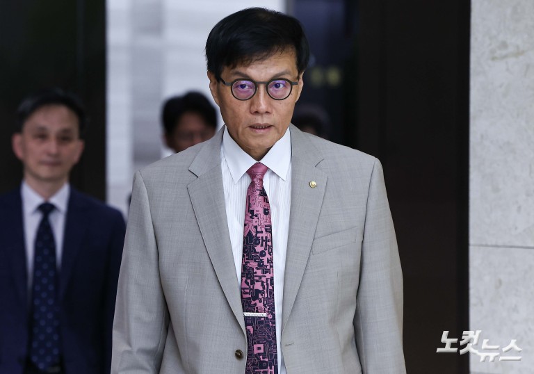 한은, 기준금리 2.5% 동결