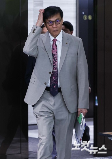 한은, 기준금리 2.5% 동결