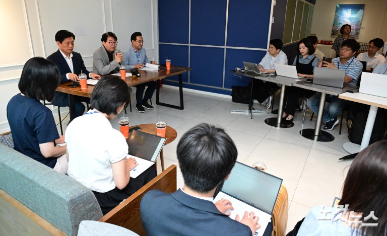 출범 한 달 국정기획위...이한주 위원장 기자간담회