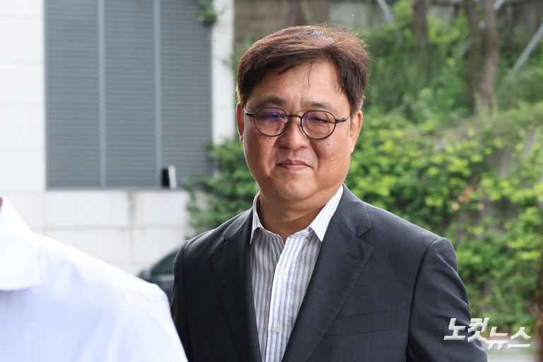 최휘영 문체부 장관 후보자, 청문회 준비 사무실 출근