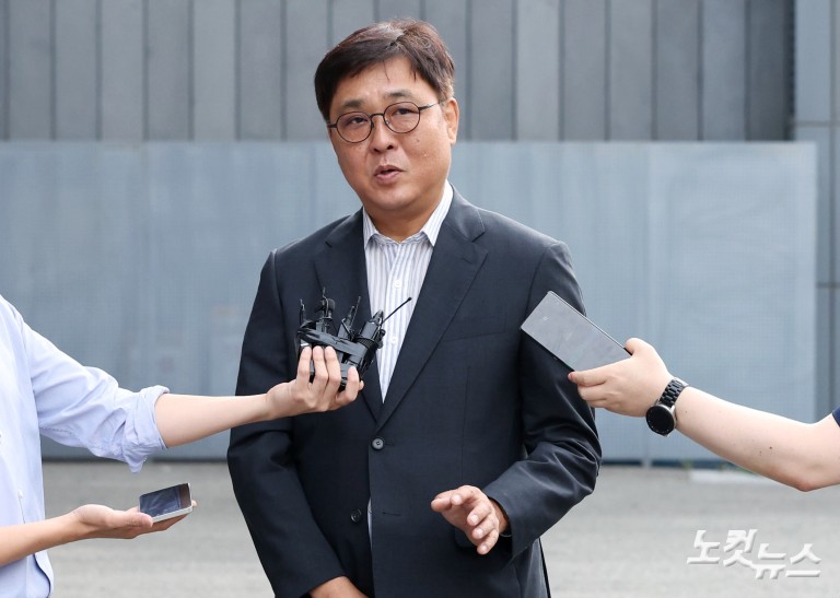 최휘영 문체부 장관 후보자, 청문회 준비 사무실 출근