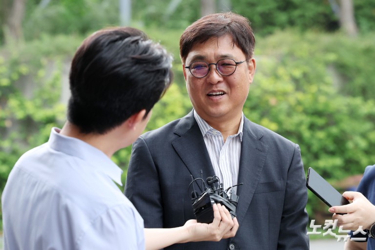 최휘영 문체부 장관 후보자, 청문회 준비 사무실 출근