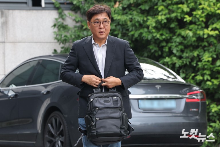 최휘영 문체부 장관 후보자, 청문회 준비 사무실 출근