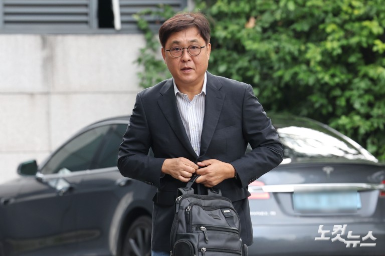 최휘영 문체부 장관 후보자, 청문회 준비 사무실 출근