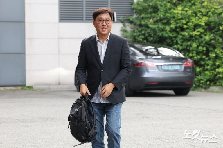 최휘영 문체부 장관 후보자, 청문회 준비 사무실 출근