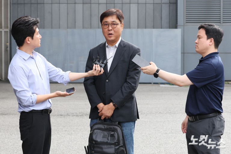 최휘영 문체부 장관 후보자, 청문회 준비 사무실 출근