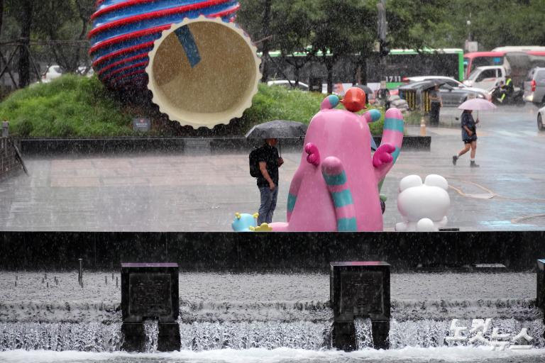 '극한 폭우' 곳곳 통제, 운행 중지