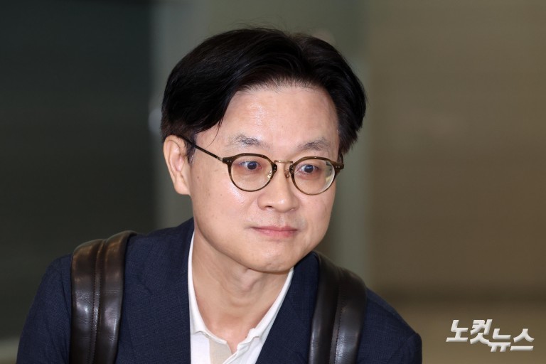김정관、첫 방미길