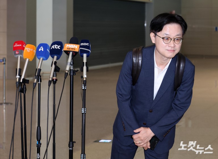 김정관、첫 방미길