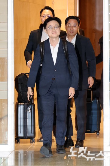 김정관、첫 방미길