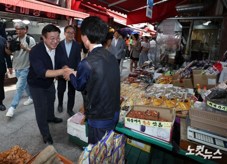 행안부 장관, 민생회복 소비쿠폰 현장 점검