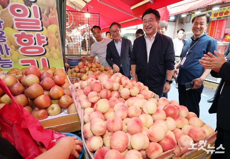 행안부 장관, 민생회복 소비쿠폰 현장 점검