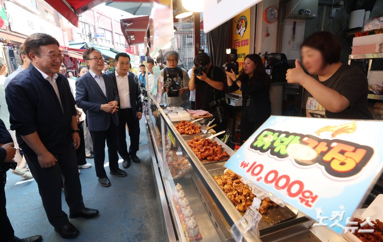 행안부 장관, 민생회복 소비쿠폰 현장 점검