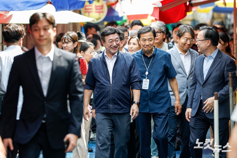 행안부 장관, 민생회복 소비쿠폰 현장 점검