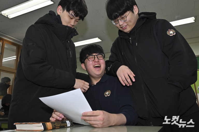 수능 성적표 배부