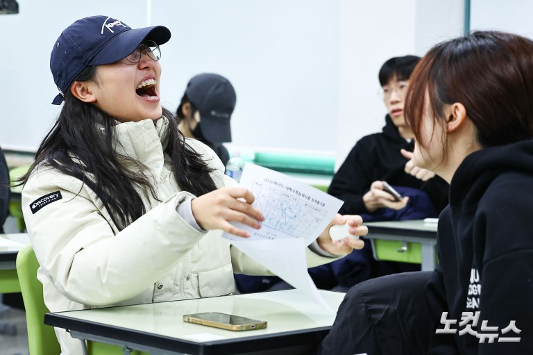 수능 성적표 배부