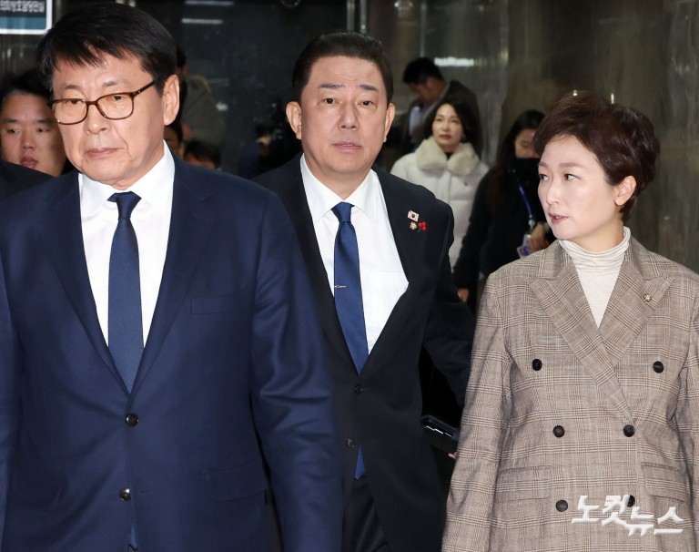 '인사청탁 문자 논란' 문진석, 정청래 대표에 90도 인사