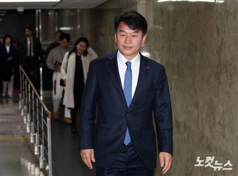 '인사청탁 문자 논란' 문진석, 정청래 대표에 90도 인사