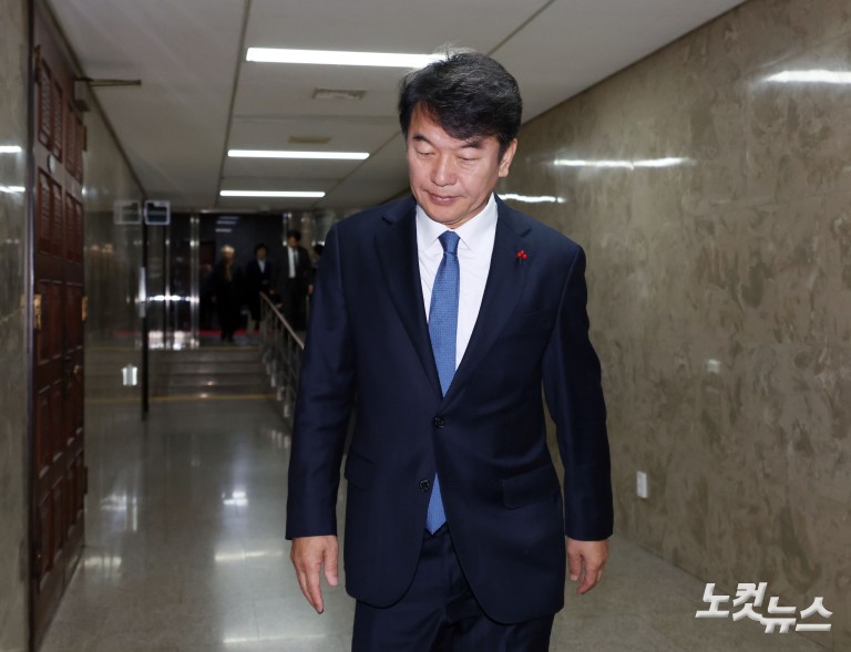 '인사청탁 문자 논란' 문진석, 정청래 대표에 90도 인사