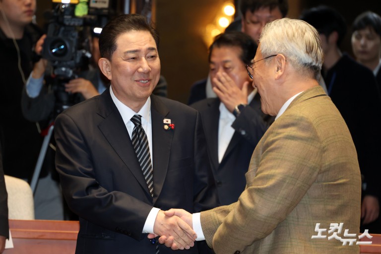 더불어민주당 의원총회