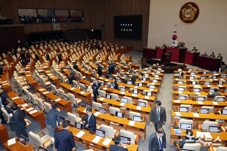 계속되는 국회 본회의 필리버스터