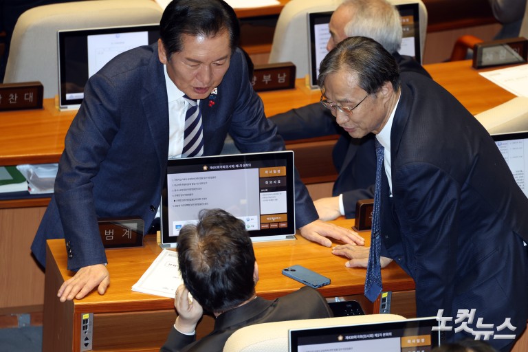 계속되는 국회 본회의 필리버스터