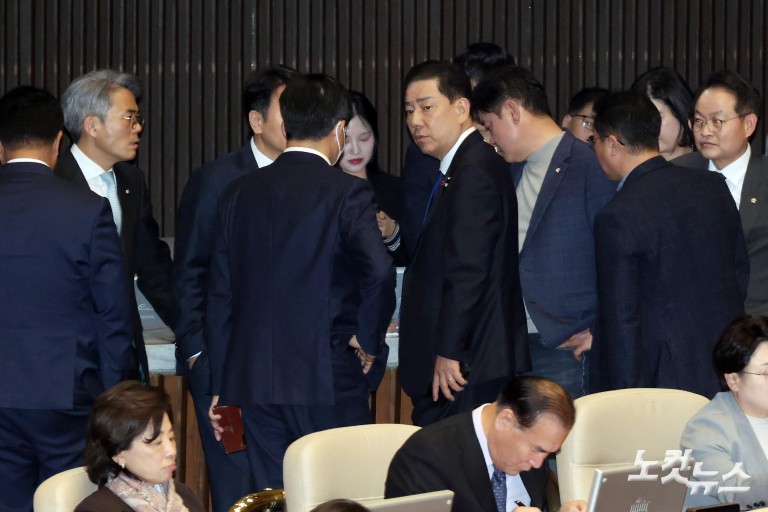 계속되는 국회 본회의 필리버스터