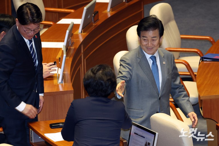 계속되는 국회 본회의 필리버스터