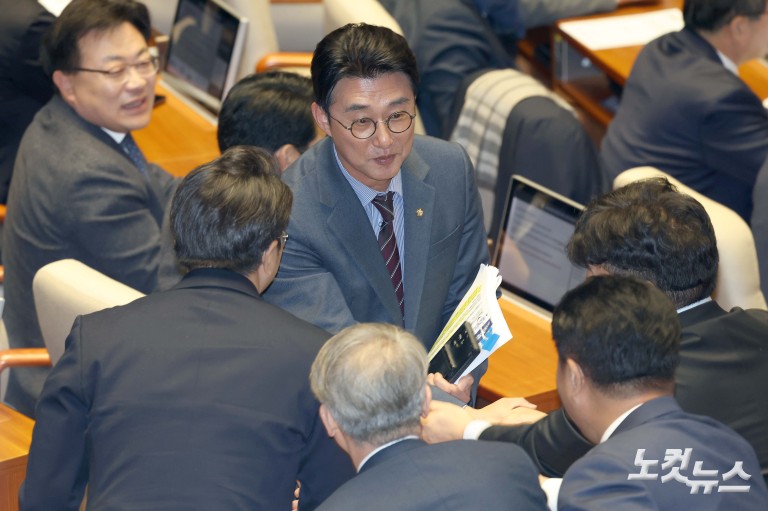 '허위조작정보근절법' 통과