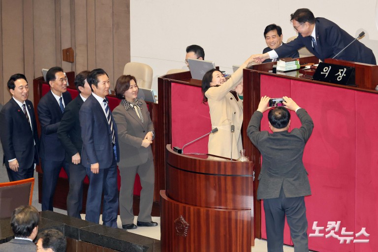 '허위조작정보근절법' 통과