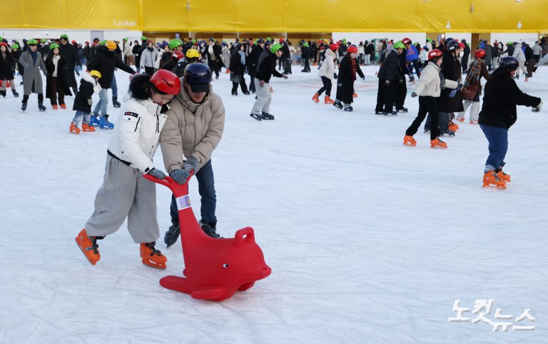 크리스마스, 스케이트장 찾은 시민들