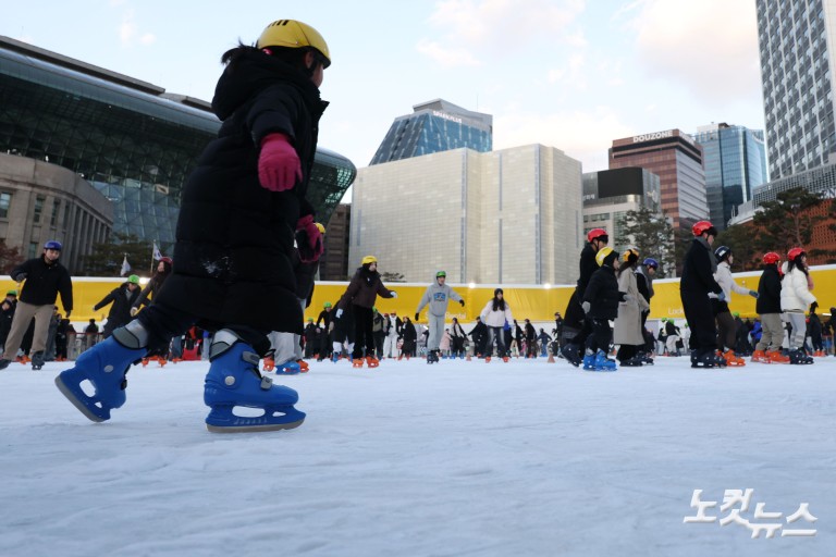 크리스마스, 스케이트장 찾은 시민들