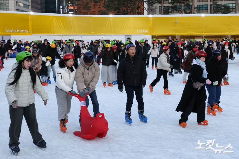 크리스마스, 스케이트장 찾은 시민들