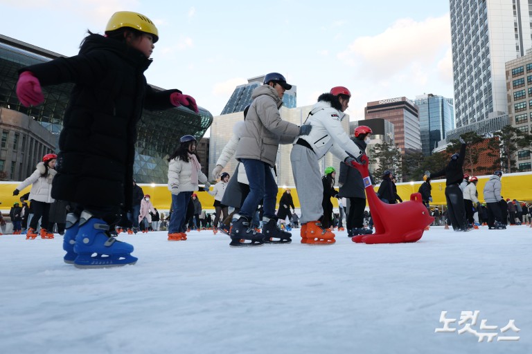 크리스마스, 스케이트장 찾은 시민들