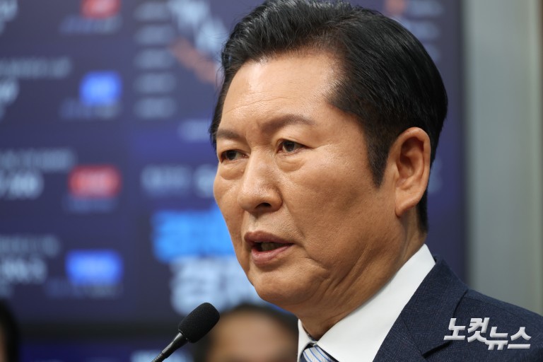 더불어민주당 정청래 대표, 취임 후 첫 공식 기자회견