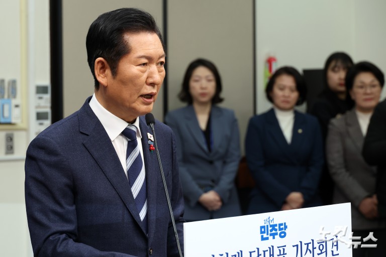 더불어민주당 정청래 대표, 취임 후 첫 공식 기자회견