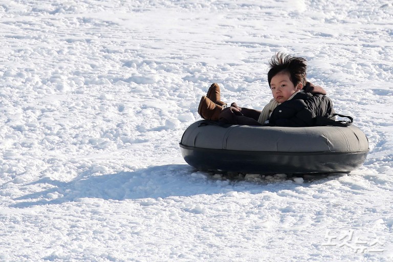 '씽씽 도봉구 눈썰매장'