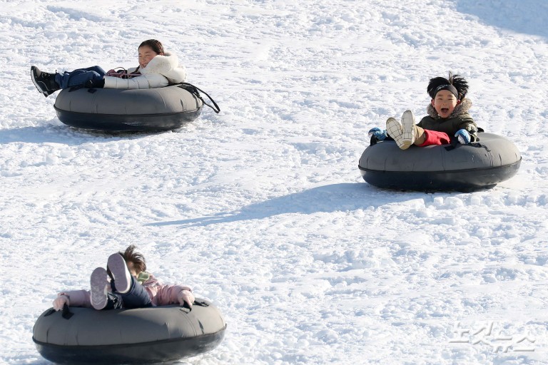 '씽씽 도봉구 눈썰매장'