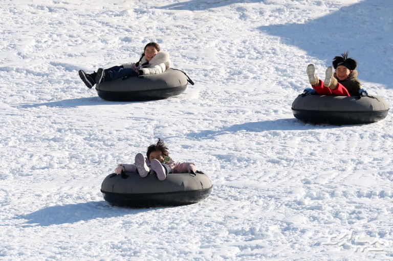 '씽씽 도봉구 눈썰매장'