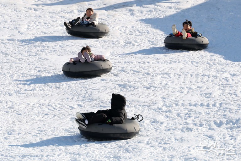 '씽씽 도봉구 눈썰매장'