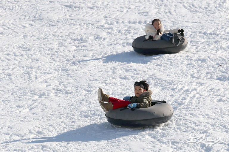 '씽씽 도봉구 눈썰매장'