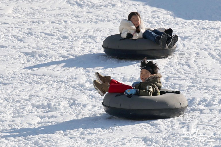 '씽씽 도봉구 눈썰매장'