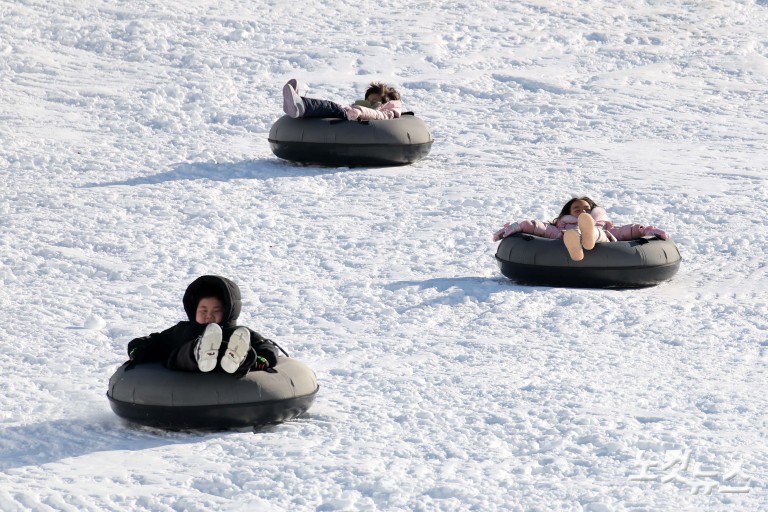 '씽씽 도봉구 눈썰매장'