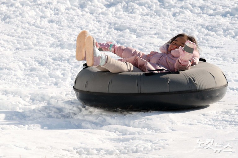 '씽씽 도봉구 눈썰매장'