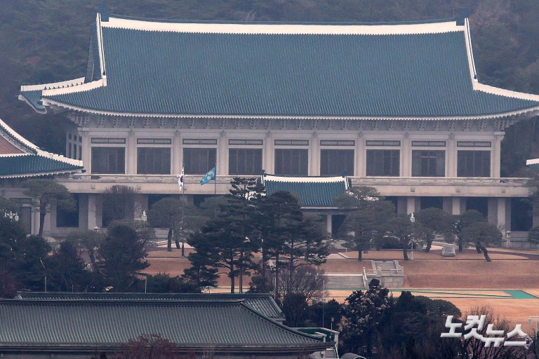 청와대에 게양된 봉황기