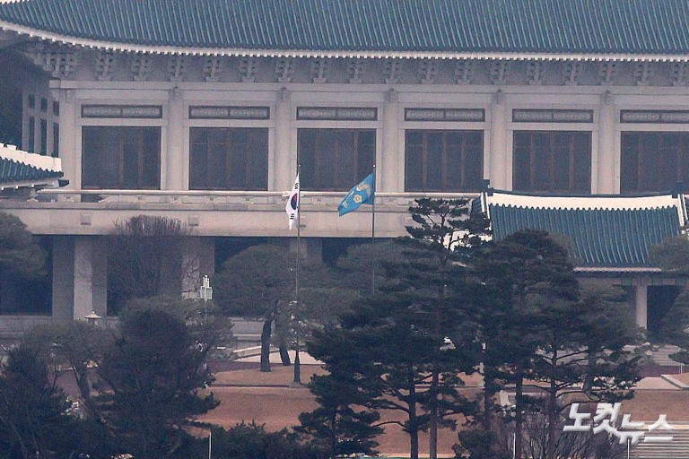 청와대에 게양된 봉황기