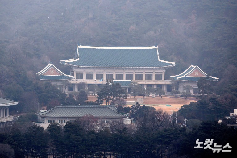 청와대에 게양된 봉황기