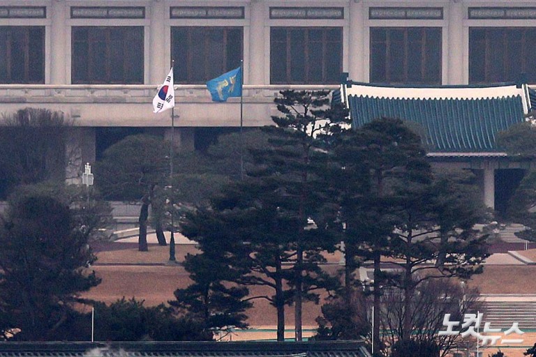 청와대에 게양된 봉황기