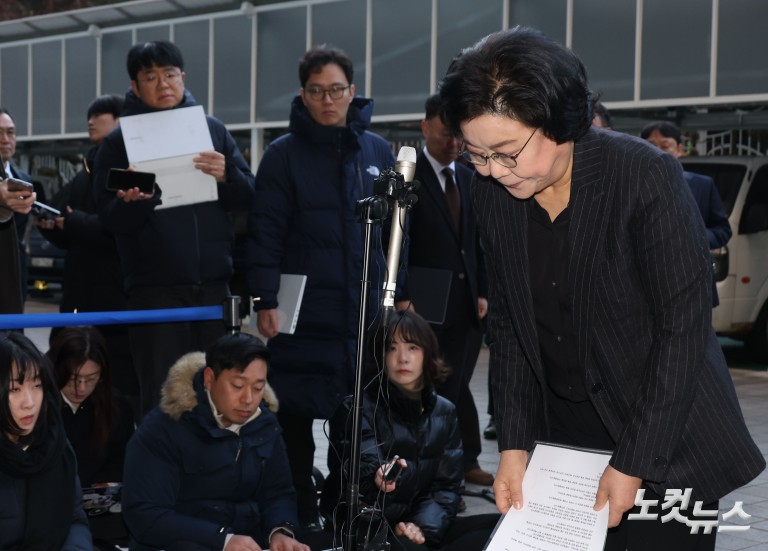 고개숙인 이혜훈 "내란, 민주주의 파괴 불법행위…실체파악 못했다" 사과